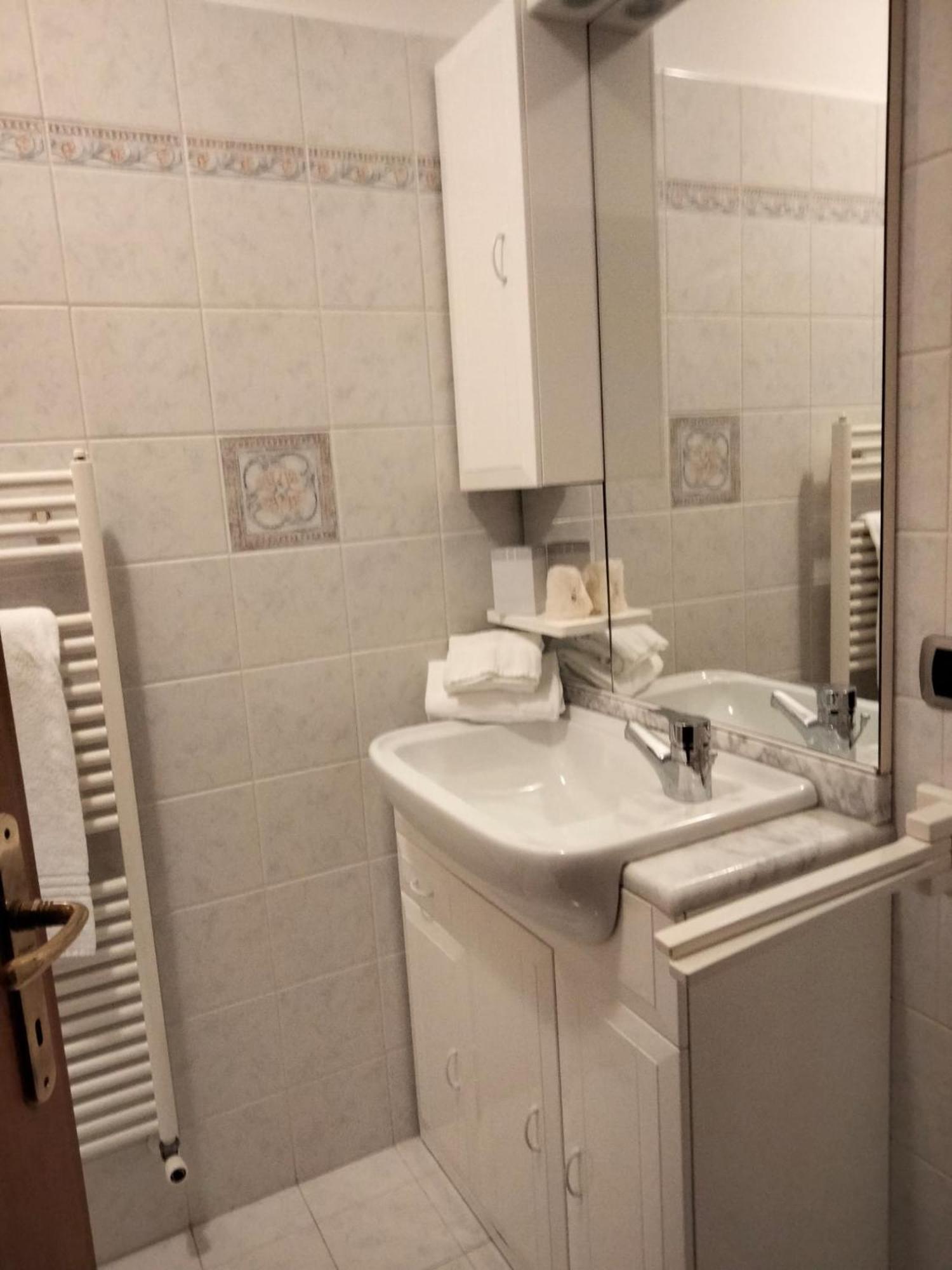 לימונה סול גרדה La Casa Sul Lago Apartments - Olive Tree Apartment מראה חיצוני תמונה